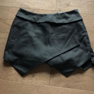 Black Skort